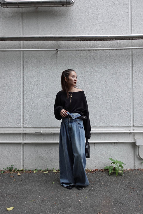 オフショルルーズニット